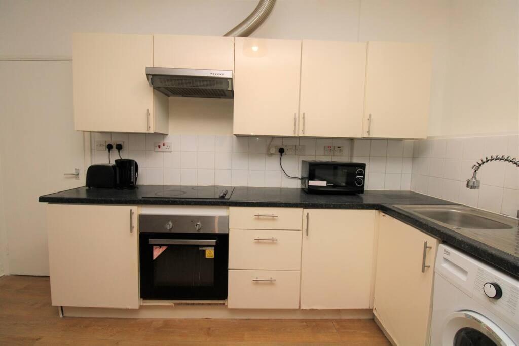 Ideal 2 Bed Flat Close To City Apartment ลอนดอน ภายนอก รูปภาพ