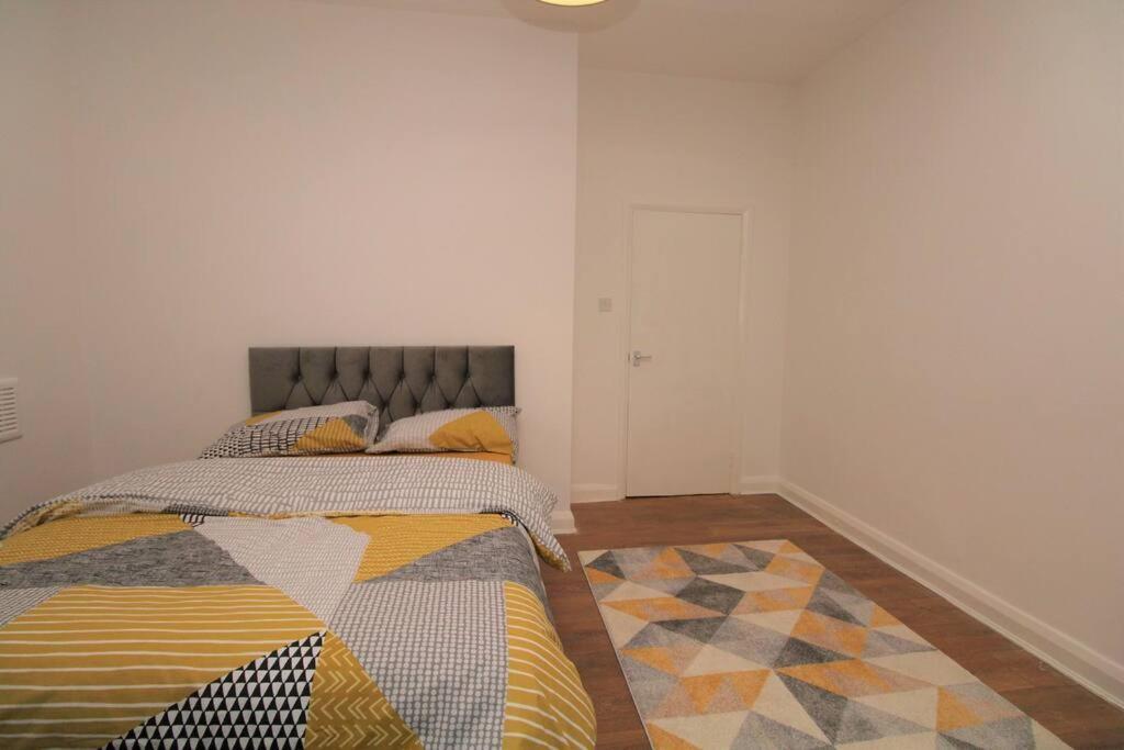 Ideal 2 Bed Flat Close To City Apartment ลอนดอน ภายนอก รูปภาพ