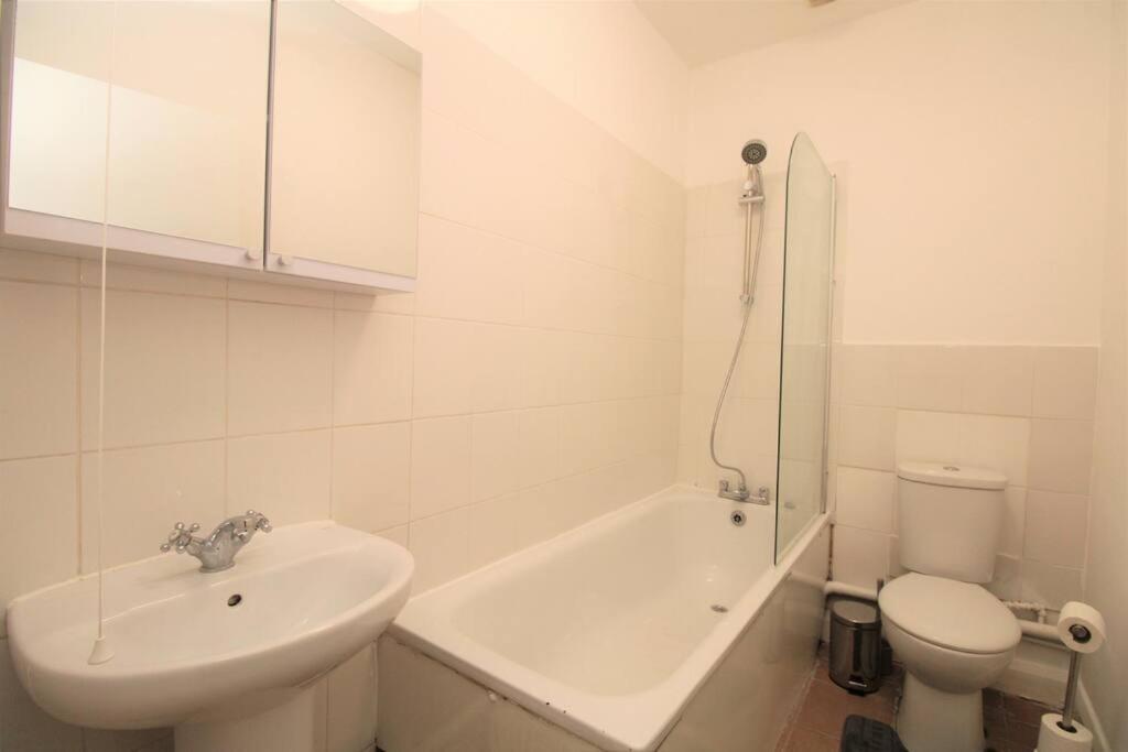 Ideal 2 Bed Flat Close To City Apartment ลอนดอน ภายนอก รูปภาพ