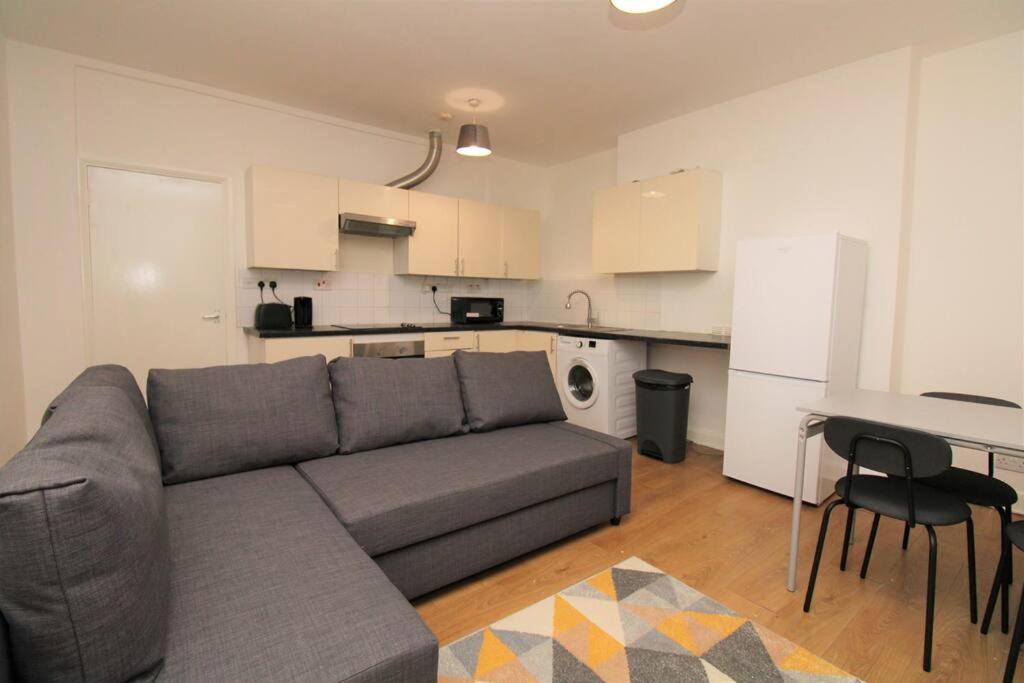 Ideal 2 Bed Flat Close To City Apartment ลอนดอน ภายนอก รูปภาพ